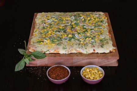 Pizza Monita: Doble queso, Choclo, Cebollin, Jamon y Oregano